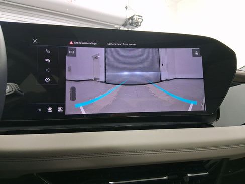 Used 2025 Audi Q6 e-tron Premium Plus image 24