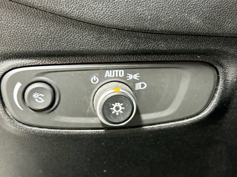 Used 2019 Chevrolet Equinox LT FWD image 13