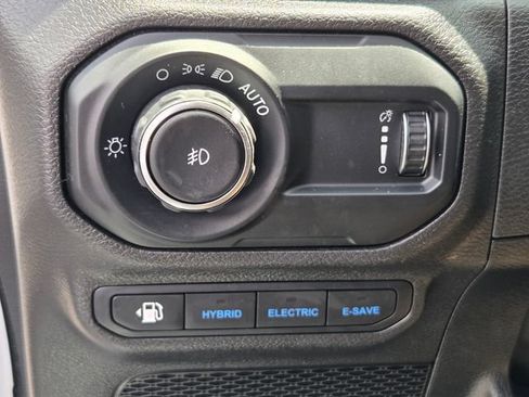 Used 2023 Jeep Wrangler Unlimited Sahara AWD/4WD image 17
