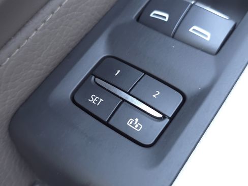 Used 2024 GMC Yukon Denali w/ Advanced Technology Package image 13