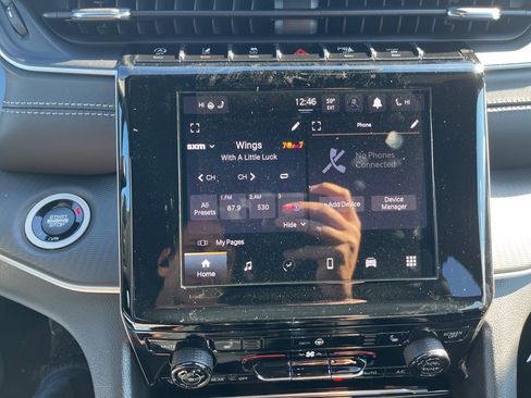 New 2025 Jeep Grand Cherokee Altitude image 24