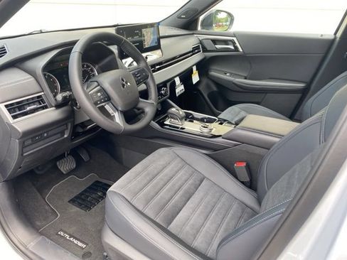 New 2026 Mitsubishi Outlander LE FWD image 7
