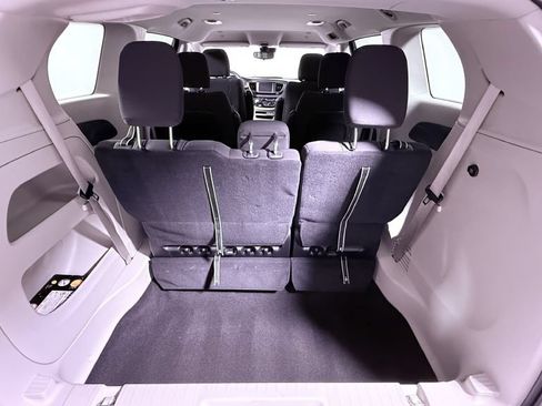 Used 2023 Chrysler Voyager LX FWD image 19