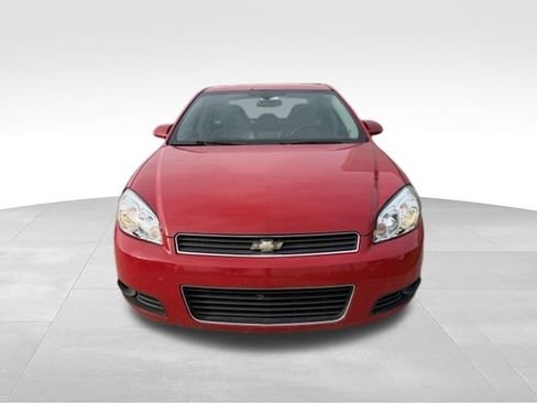 Used 2010 Chevrolet Impala LT FWD image 2
