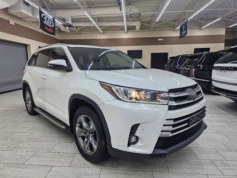 Used 2019 Toyota Highlander Limited Platinum FWD image 4