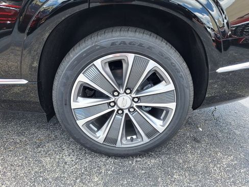 New 2026 Cadillac Vistiq Luxury image 24