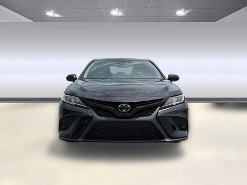 Used 2019 Toyota Camry SE FWD image 6