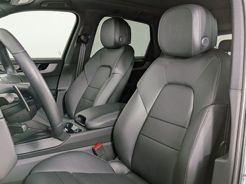 Certified 2025 Porsche Cayenne AWD/4WD image 5