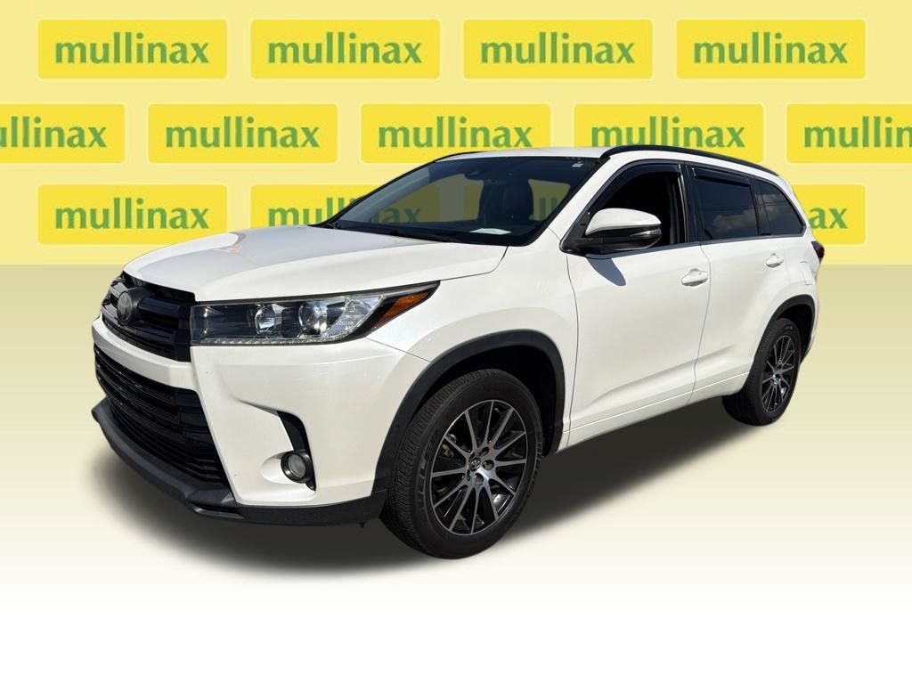 Used 2017 Toyota Highlander SE FWD image 5