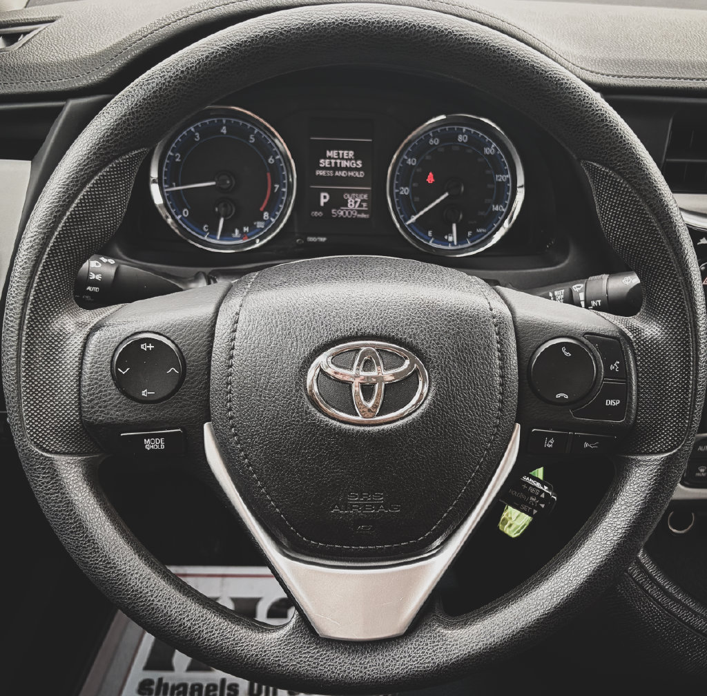Used 2018 Toyota Corolla LE FWD image 9