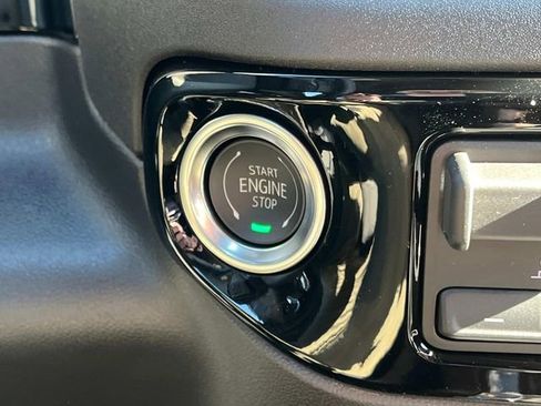 New 2025 GMC Sierra 1500 SLT w/ SLT Convenience Package image 28