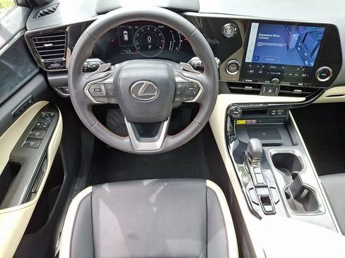 Used 2024 Lexus NX 250 FWD image 11