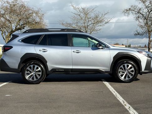 Used 2025 Subaru Outback Premium image 3