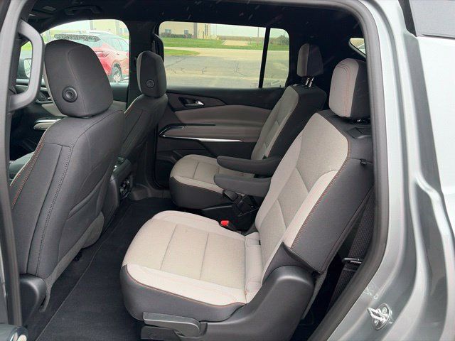 Used 2026 Chevrolet Traverse LT w/ Driver Confidence Package FWD image 5