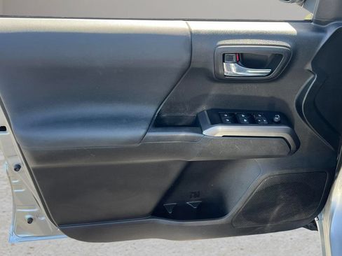 Certified 2022 Toyota Tacoma TRD Off-Road w/ Technology Package AWD/4WD image 9
