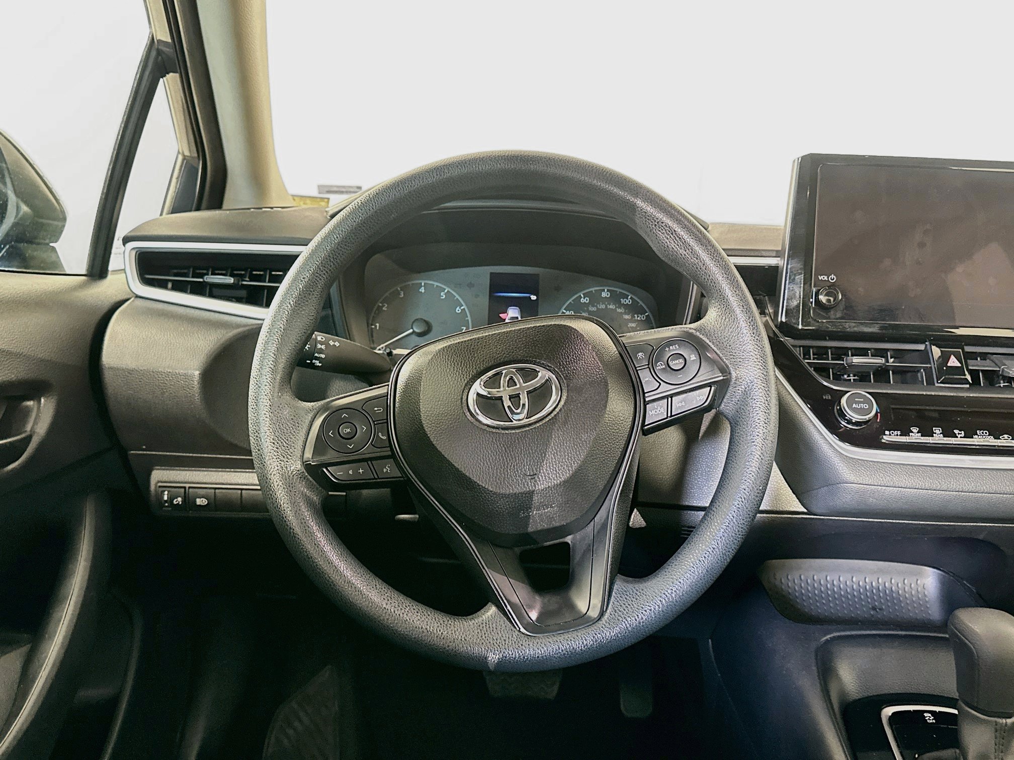 Used 2025 Toyota Corolla LE FWD image 17