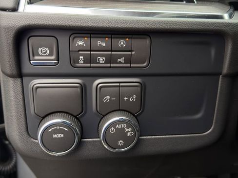 New 2026 Chevrolet Suburban LS image 15