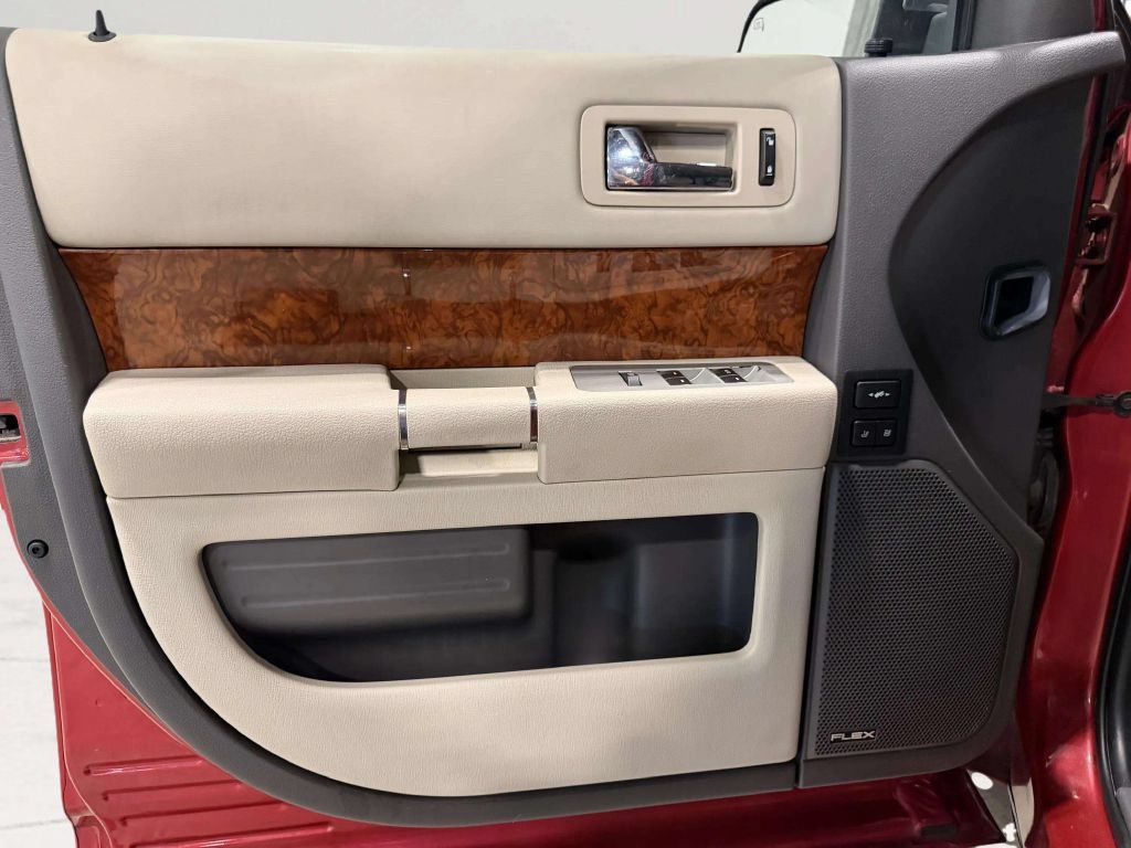 Used 2011 Ford Flex Limited FWD image 16