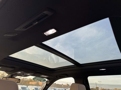 Certified 2022 Chevrolet Suburban Premier image 15