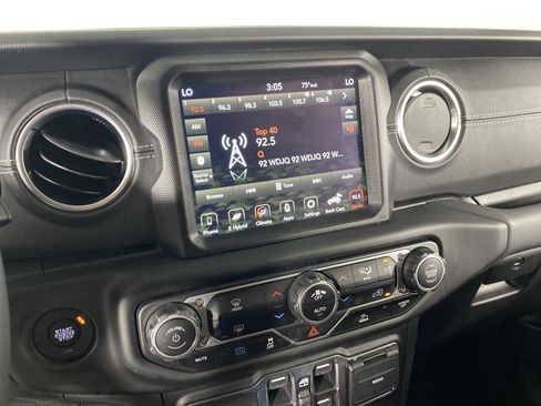 Used 2023 Jeep Wrangler Unlimited Sahara AWD/4WD image 27