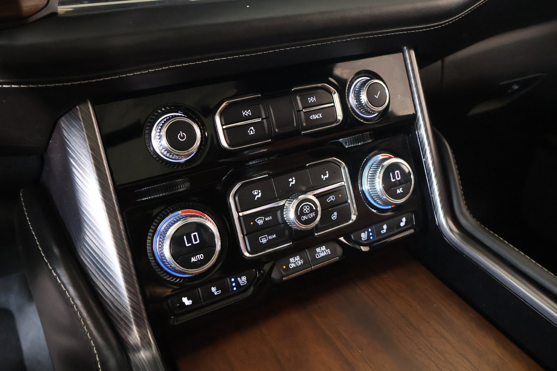 Used 2023 GMC Yukon Denali Ultimate AWD/4WD image 8