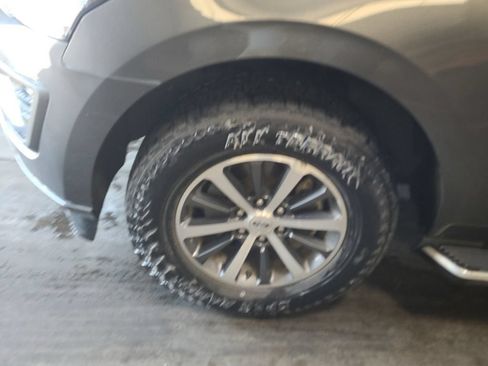 Used 2018 Ford Expedition XLT w/ Equipment Group 202A AWD/4WD image 13