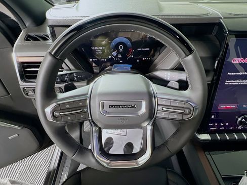 New 2026 GMC Yukon XL Denali w/ Denali Reserve Package image 10