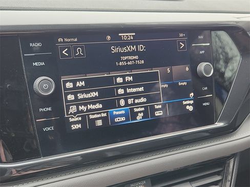 Used 2022 Volkswagen Taos SEL image 11