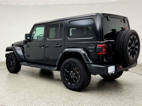 Used 2025 Jeep Wrangler Unlimited Sahara AWD/4WD image 7