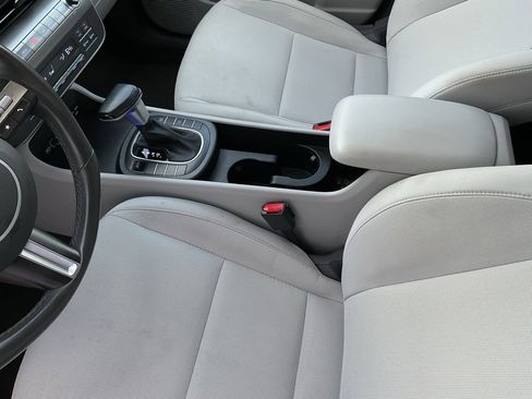 Used 2025 Hyundai Kona SEL image 33