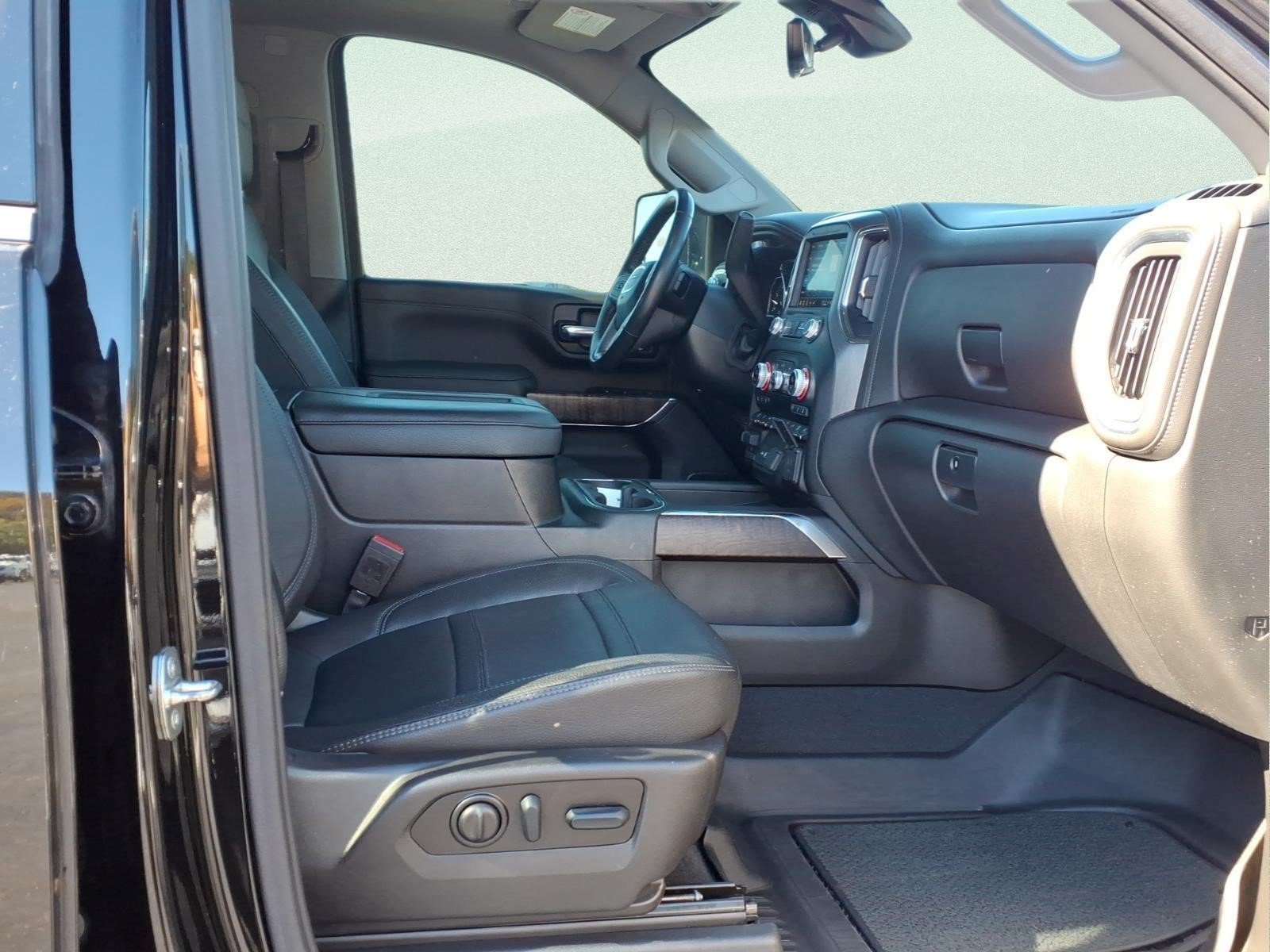 Used 2022 GMC Sierra 3500 Denali w/ Denali Black Diamond Edition AWD/4WD image 22