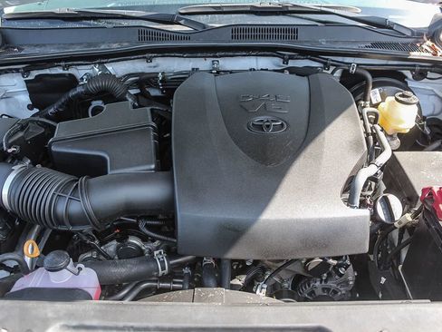 Used 2022 Toyota Tacoma SR5 RWD image 34