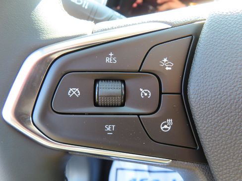 New 2025 Chevrolet Trax LT w/ Sunroof Package image 15