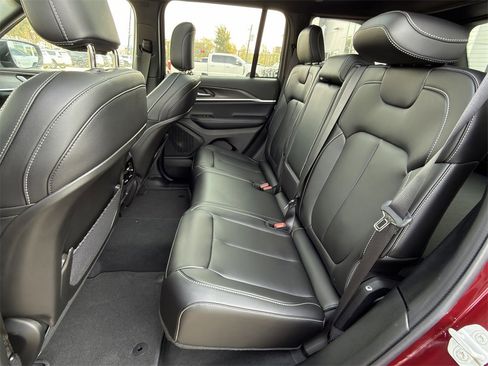 New 2025 Jeep Grand Cherokee Limited w/ Black Appearance Package image 21