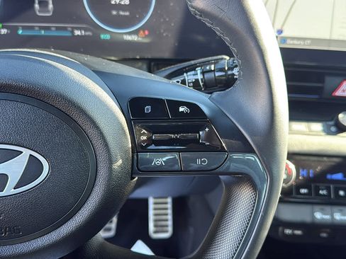 Used 2025 Hyundai Elantra SEL image 15