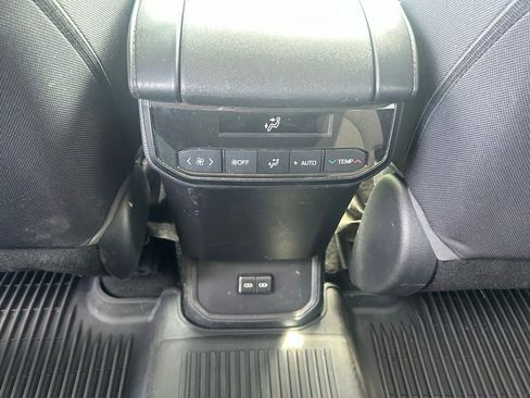 Used 2023 Toyota Highlander LE FWD image 13