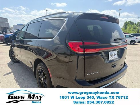 Used 2022 Chrysler Pacifica Touring-L FWD image 6