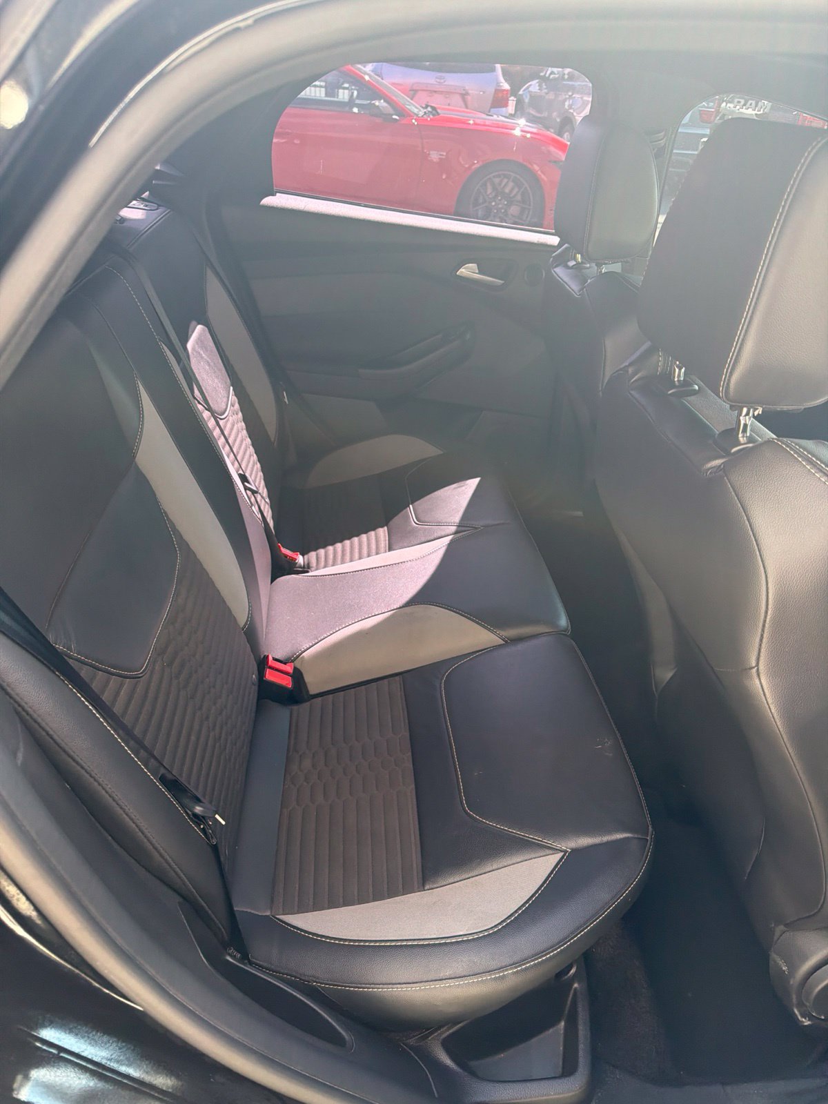Used 2018 Ford Focus ST w/ Equipment Group 401A FWD image 13