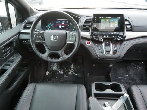 Used 2023 Honda Odyssey Sport image 12