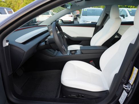 Used 2026 Tesla Model 3 RWD image 4