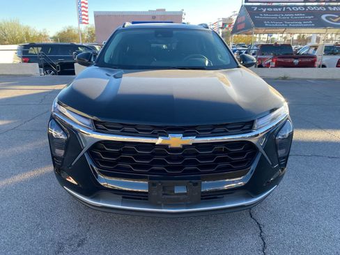 Used 2025 Chevrolet Trax LT image 3