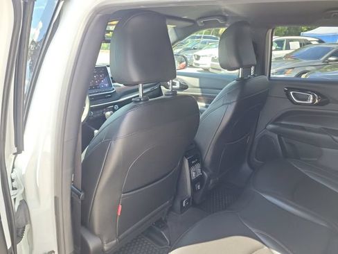 Used 2025 Jeep Compass Trailhawk AWD/4WD image 13