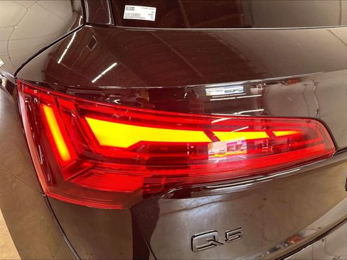 Used 2023 Audi Q5 e Premium Plus w/ Premium Plus Package AWD/4WD image 31