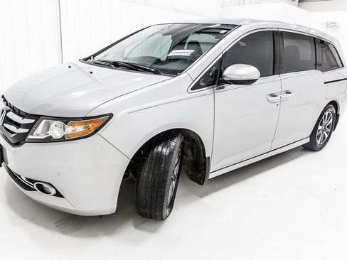 Used 2015 Honda Odyssey Touring Elite image 2