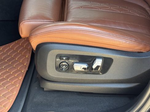 Used 2022 BMW X7 M50i w/ Dynamic Handling Package image 17