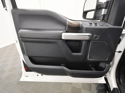 Used 2022 Ford F350 Lariat image 13