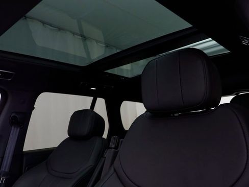 New 2025 Land Rover Range Rover SE AWD/4WD image 17