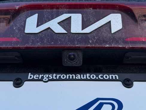 Used 2024 Kia Carnival EX image 10