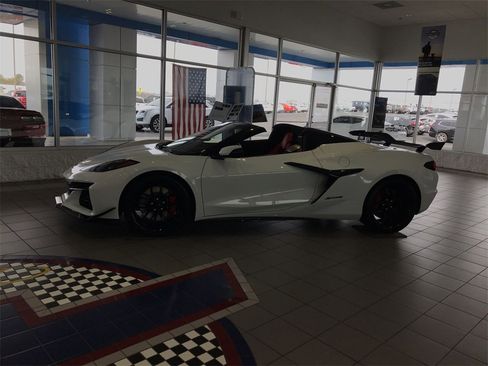 Used 2025 Chevrolet Corvette Z06 image 5