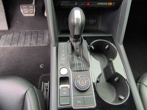 Used 2021 Volkswagen Atlas SEL R-Line image 34